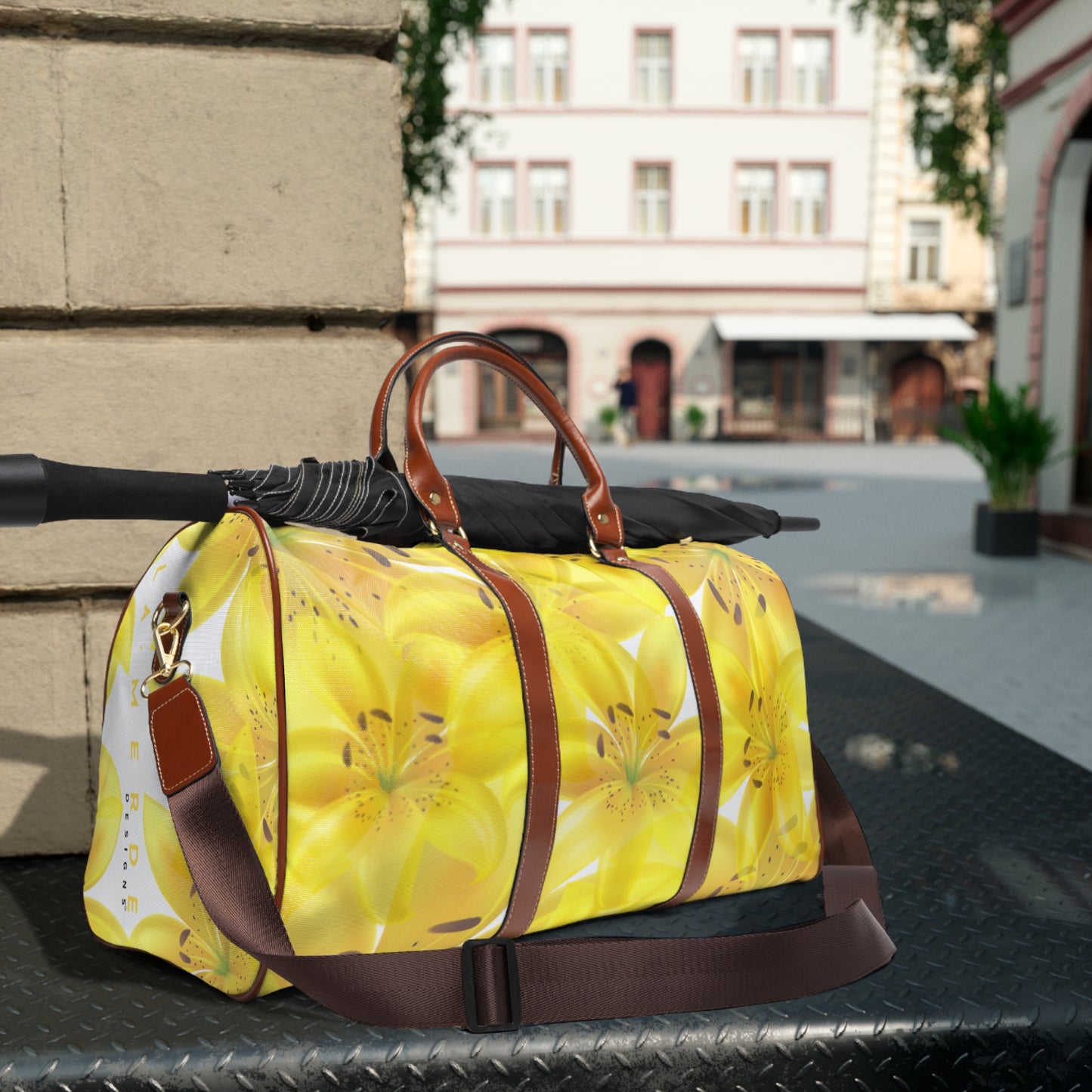 Weekender Duffle Bag: Watercolor Yellow Lililum Lily